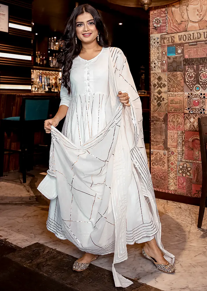 Pull Off Some Nawabi Grace Effortlessly Pull Off Some Nawabi Grace Effortlessly